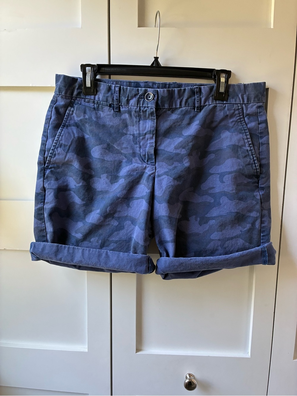GAP Women's Navy Blue Cotton Camo Roll-Cuff Bermuda Chino  Khaki Shorts Size 8